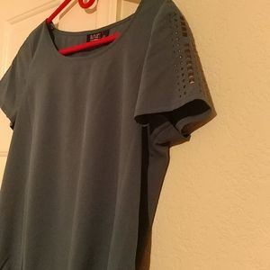 Nwot, Green blouse with sleeve detail